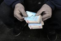 هدیه ۱۴ میلیون تومانی دولت به کارکنان: صدور کارت هدیه برای کارمندان رسمی، پیمانکاری و قراردادی
