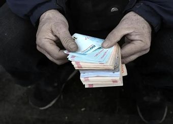 هدیه ۱۴ میلیون تومانی دولت به کارکنان: صدور کارت هدیه برای کارمندان رسمی، پیمانکاری و قراردادی
