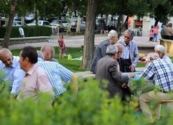 حقوق فروردین بازنشستگان افزایش نیافت / مگر می‌خواهید به بازنشستگان تامین اجتماعی صدقه بدهید؟
