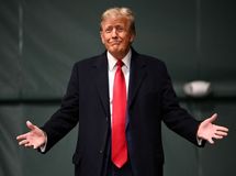 تهدید تعرفه ۱۰۰ درصدی ترامپ، بازارهای جهانی را به لرزه انداخت