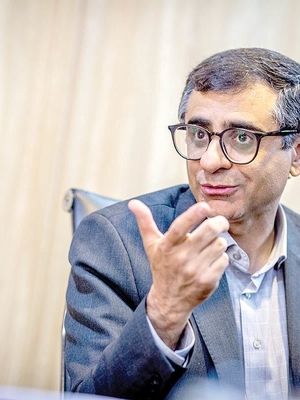 دچار رقابت استان‌ها در عقب‌ماندگی هستیم