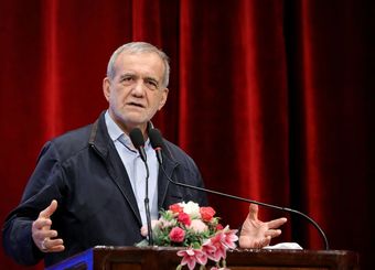 پزشکیان: شنیدم یدک‌کش و تریلی‌هایی وجود دارد که مال ۶۰ سال پیش است؛ این چه منطقی دارد؟