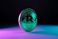 قیمت بیت کوین امروز دوشنبه ۱۴ مهرماه ۱۴۰۴/ پادشاه رمزارزها افزایشی شد
