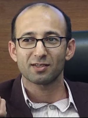 در برنامه تاکید بر رفع فقر مطلق وجود دارد در حالی که کشورهای غول اقتصادی هم در آن مانده‌اند