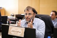 سهام‌دار بانک آینده راست راست راه می‌رود و به ریش مردم می‌خندد