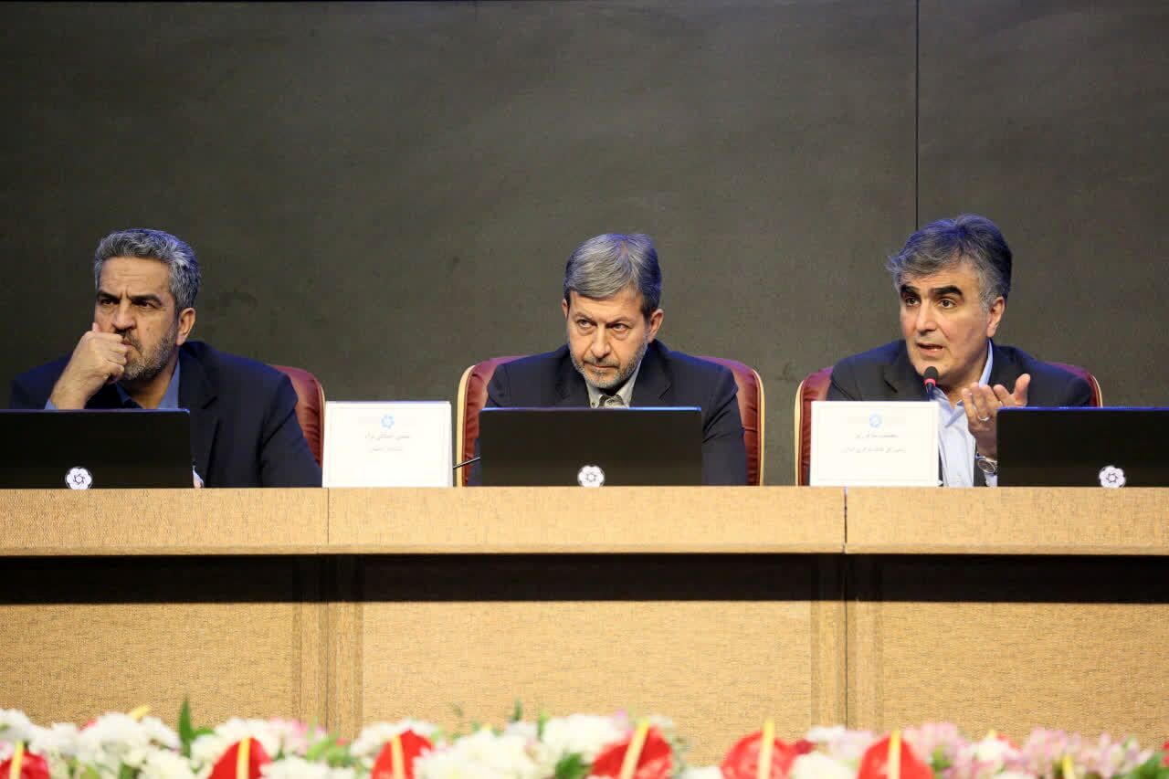 فرزین: نرخ کنونی دلار، نرخ ارز نیست، «نرخ ترس» است
