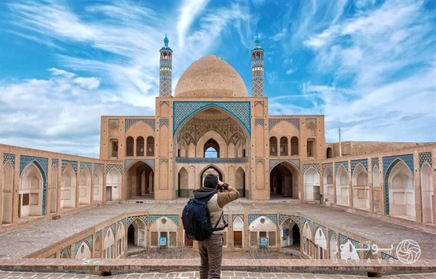 اقتصاد گردشگری و هتل‌داری می‌تواند ارزآوری قابل توجهی برای کشور ایجاد کند