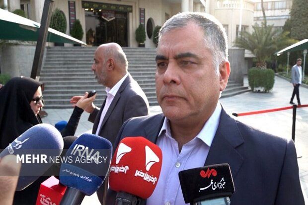 محسن پاک نژاد: افزایش قیمت بنزین سوپر تا ۵۰ هزار تومان