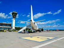 چرا پرواز هزاران هواپیما متوقف شد؟ هرج و مرج در فرودگاه‌های جهان

