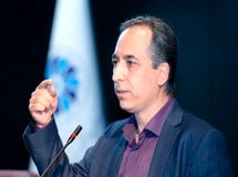  قیمت تریاک از نهاده‌ای که به مرغ می‌دهند خیلی بیشتر است