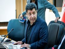 بانک‌هایی که باید منحل می‌شدند، همچنان فعالند!
