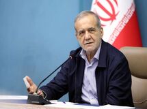 پزشکیان: دست هر کسی که در کشور سرمایه‌گذاری کند را می‌بوسیم
