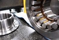 بلبرینگ صنایع پتروشیمی: چرا قطعات معمولی در این صنعت شکست می‌خورند؟