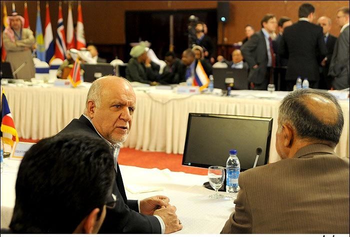 عملکرد ضعیف زنگنه در فروش نفت صدای روحانی را درآورد/ نفت 20 دلاری دستاوردهای برجام را زیر سوال برد!