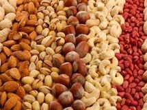 فیلم:: آجیل و خشکبار از سبد خریدِ شب عیدِ مردم حذف شد/ مردم: توان نداریم بیش از 250 گرم بخریم