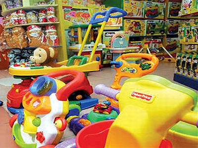 تولیدکنندگان به واردکنندگان کالاهای چینی تبدیل شدند/ خریدار نداریم، کالاها را به قیمت 93 می‌فروشیم
