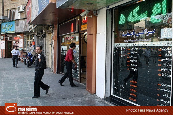 تبانی بانکها در خرید و فروش ارز آزاد/ کار برای تجار سخت شد