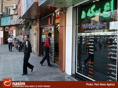 تبانی بانک‌ها در خرید و فروش ارز آزاد/ کار برای تجار سخت شد