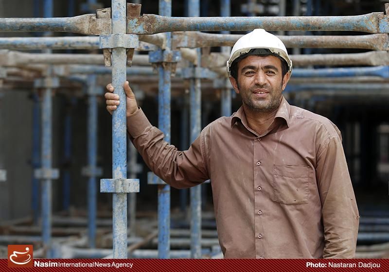 دستمزد واقعی کارگران در دولت روحانی کاهش یافت/ کارگران ایرانی کمترین دستمزد را در دنیا می‌گیرند