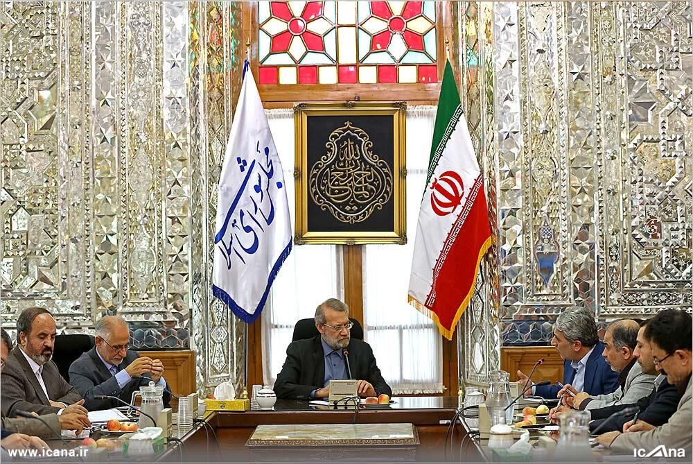 دارنده فیش‌ نجومی به دیدار لاریجانی رفت!+ عکس
