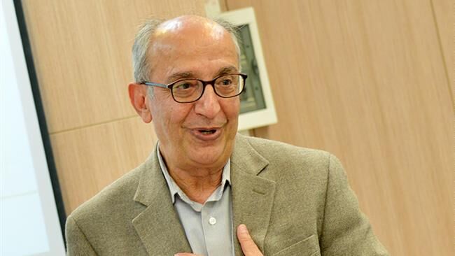 هادی‌زنوز: دولت روحانی به دلیل انتخاباتِ سال آینده از بانک مرکزی استقراض کرد و پایه پولی را افزایش داد