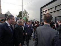 امضا وزیر صنعت زیر قرارداد واردات 5000 واگن از روسیه/ نعمت‌زاده خودش از واگنی که می‌خواست جلوی واردات آن را بگیرد رونمایی کرده بود!+ عکس