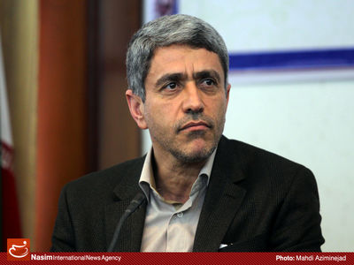 وزیر اقتصاد به مقام شامخ شهدای گمنام سمنان ادای احترام کرد