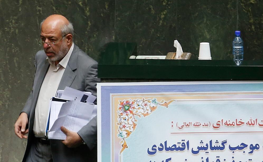 قرارداد "یونیت اینترنشنال" چیت‌چیان را به صحن علنی مجلس کشاند/ سخنگوی هیات رئیسه مجلس از پاسخ‌های وزیر نیرو قانع نشد