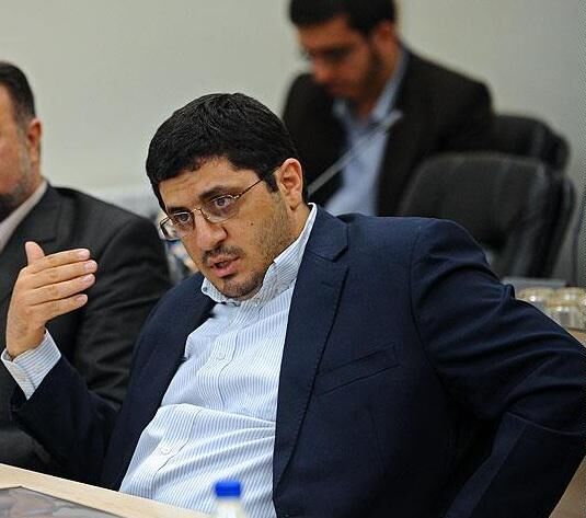 دولت روحانی با حذف کارت سوخت و طرح ایران کد و شبنم با قاچاقچیان هم دستی می‌کند