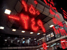 فعالان بازار احساس خطر کرده و پول خود را از بازار خارج کردند/ اوضاع بازار بهتر نمی‌شود