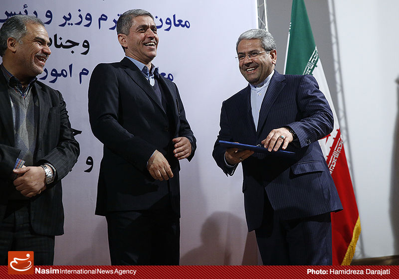 سفر مشکوک رئیس سازمان امور مالیاتی به آمریکا/ تقوینژاد برای دیدار کاری به واشنگتن رفت؟