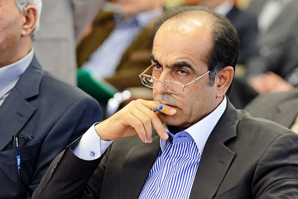 خادمی: دولت در کنار دلالان و قاچاقیان میخواهد کارت سوخت را حذف کند/ آن را با چنگ و دندان حفظ میکنیم