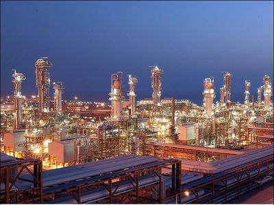 مقدم: یک گروه مافیایی دلالی در صنعت نفت به دنبال واردات است/ آنها در برابر بومی‌سازی مقاومت می‌کنند