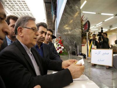 شکست طرح ناکارآمد دولت/ کارت‌های اعتباری خرید، بلای جان تولیدکنندگان داخلی‌ شد