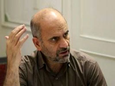 فرشاد مومنی: روحانی از دغدغه‌‌های جناحی دست بردارد و به فکر اقتصاد باشد