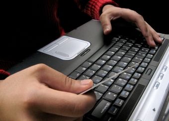 دریافت شائبه برانگیز 98 هزار ریالی "آسیاتک" از مشتریان