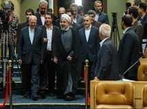 تراز تجاری 8 ماهه به لطف محاسبه عجیب دولت مثبت شد!/ محصولات پتروشیمی، میعانات گازی و گاز طبیعی مایع در ردیف صادرات غیرنفتی قرار گرفتند