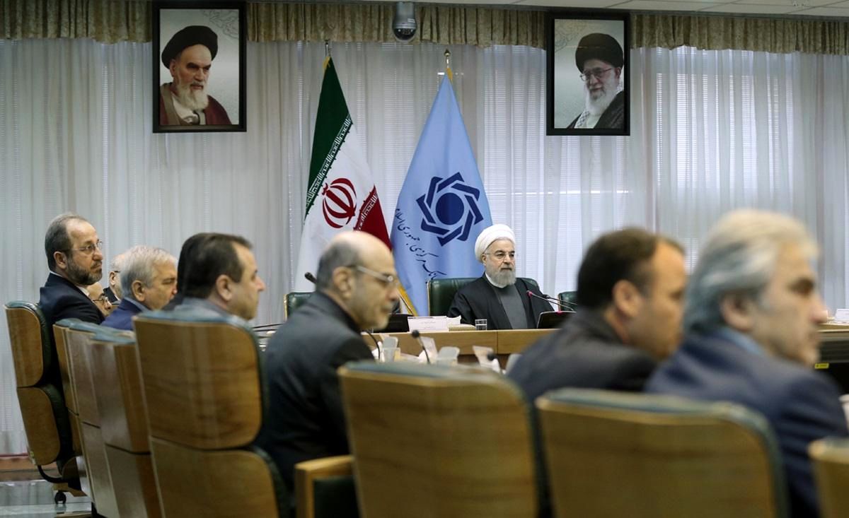 انحراف افکار عمومی در آستانه انتخابات با شوی تبدیل "ریال" به "تومان"!