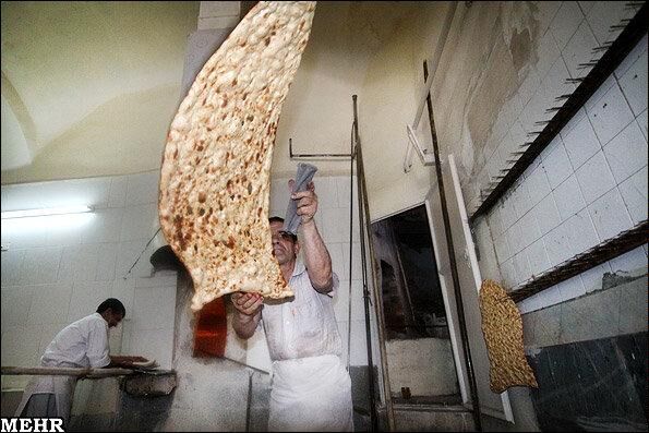 نان تا نیمه اول سال آینده گران نمی‌شود/ درخواست‌ها برای افزایش قیمت نان را بررسی می‌کنیم