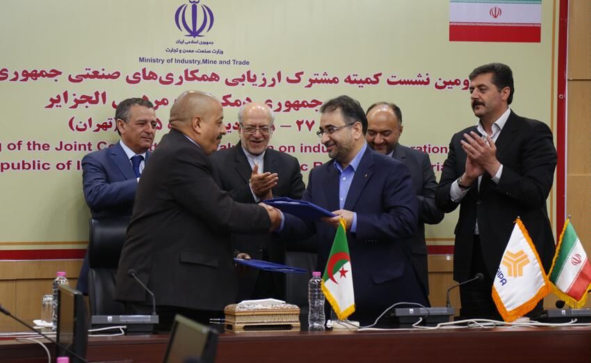 شراکت همزمان پژو با ایران خودرو و سایپا غیرقانونی است/ ایران خودرو و سایپا برای آب خوردن هم باید از پژو اجازه بگیرند
