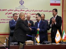 شراکت همزمان پژو با ایران خودرو و سایپا غیرقانونی است/ ایران خودرو و سایپا برای آب خوردن هم باید از پژو اجازه بگیرند