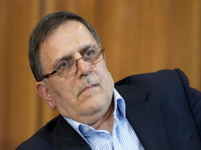 سیف: در هیچ جای دنیا بانک‌های مرکزی موظف به تامین منابع برای خرید کالاهای کم کیفیت انبار شده نیستند