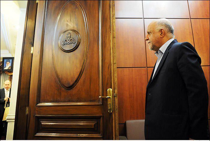فشار واردکنندگان بنزین به دولت برای جلوگیری از افتتاح پالایشگاه ستاره خلیج فارس!/ خودتحریمی بنزین در دولت روحانی، قویتر از تحریمهای بین المللی در دولت احمدی نژاد