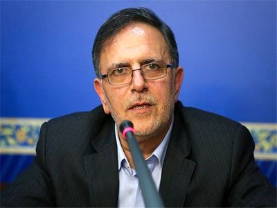 رئیس کل بانک مرکزی: درآمدهای حاصل از فروش نفت را با ارزهایی به غیر از دلار وارد کشور می‌کنیم