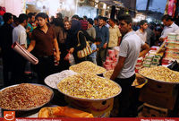 عیدی امسال کارمندان دولت فقط کفاف لباس یکی از اعضای خانواده و 5 کیلو آجیل را میدهد!