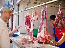 فیلم:: توان مردم برای خرید گوشت نصف شد