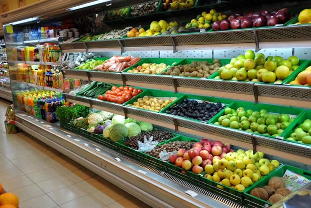 میوه‌های خارجی در سوپرمارکت‌ها به فروش می‌رسند و دولت توجهی‌ نمی‌کند!