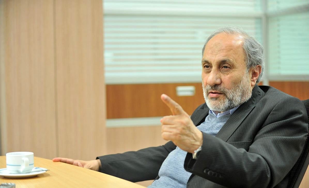 علینقی خاموشی: تورم تک رقمی دستکاری آماری است/ وزرا میگویند رئیس جمهور اجازه نمیدهد در مورد مشکلات اقتصادی صحبت کنیم!