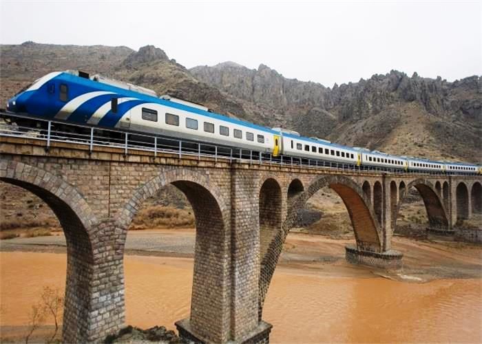 هر واگن قطار را پارسال 3 میلیارد می‌خریدیم، امروز به 8 میلیارد تومان رسیده است/ هزینه های ارزی شرکتهای حمل و نقل 3 برابر شده/ گرانی بلیت هواپیما مسافران قطارها را افزایش داد