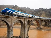 هر واگن قطار را پارسال 3 میلیارد می‌خریدیم، امروز به 8 میلیارد تومان رسیده است/ هزینه های ارزی شرکتهای حمل و نقل 3 برابر شده/ گرانی بلیت هواپیما مسافران قطارها را افزایش داد